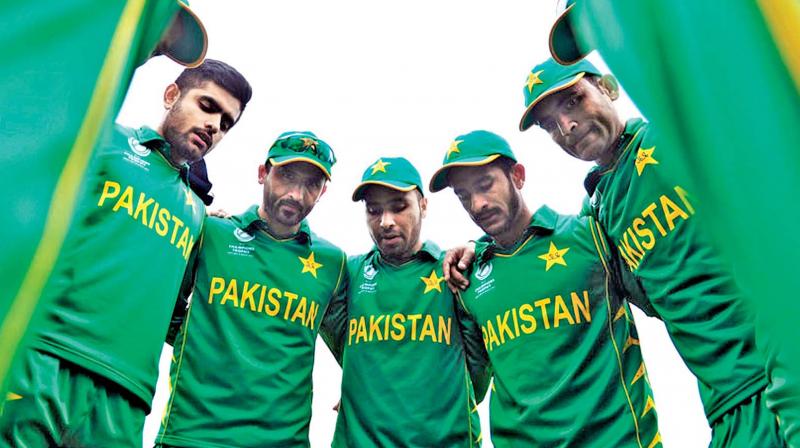 Pakistan players in a  huddle. 	(Photo: ICC)