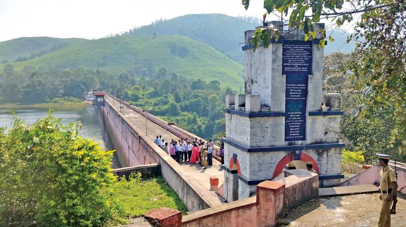 Supervisory committee headed by its new chairman Gulshan Raj along with two other members inspect  Mullaiperiyar dam on Tuesday.(Photo: DC)