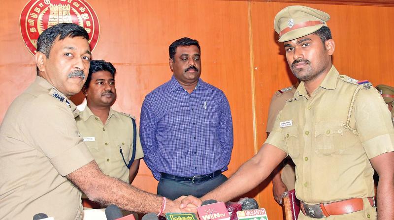 Madurai police commissioner Mahesh Kumar Agarwal  appreciating the police officer for arresting  members of kidnapping gang, at the commissioners office in Madurai on Monday (Photo: DC)