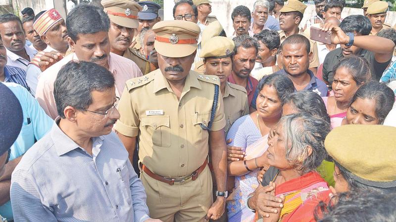 Vellore collector S.A. Raman consoles the mother of  a girl student of Government Higher Secondary school, who committed suicide with three others on Friday. District SP Mr. Pagalavan is to the next of the collector. (Phot: dc)