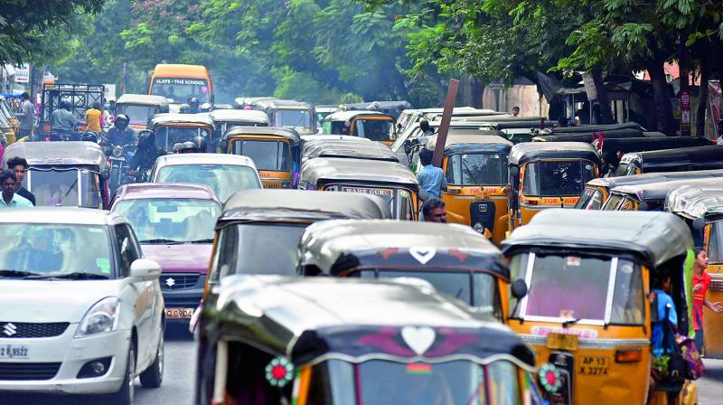 Heavy traffic jams witnessed on Chapel Road during peak hours, as school buses and autorickshaw park on either side of the road, narrowing the lane (Photo: DC)