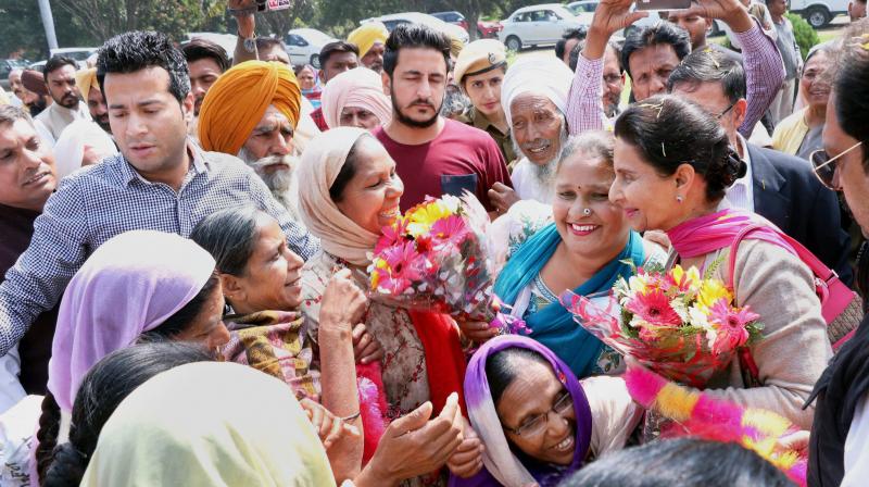 Maharani Parneet Kaur, wife of PCC chief Amarinder Singh, with her supporters after the Congress win in Punjab Assembly election, at her residence New Moti Bagh Palace in Patiala. (Photo: PTI)