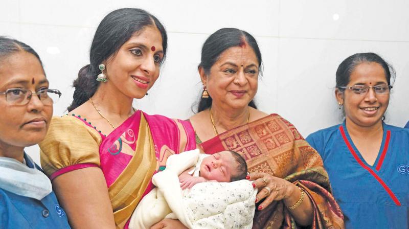 The team of doctor with the mother and child. (Image DC)