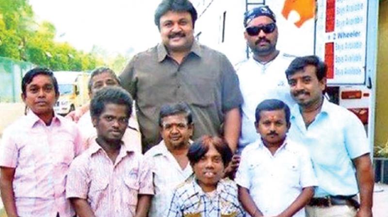 Prabhu with the cast of 5G