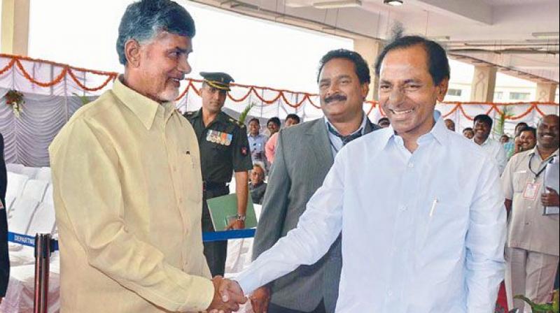 Andhra Pradesh CM N.Chandrababu Naidu and Telangan CM K Chandrasekhar Rao (File photo).