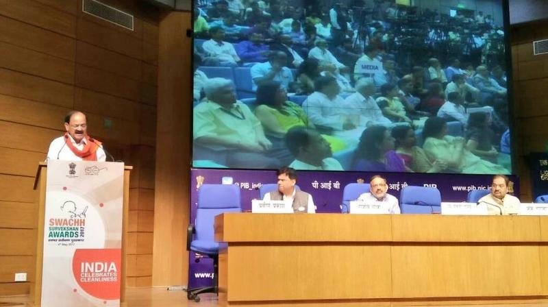 Union Minister Venkaiah Naidu announcing the list of 25 cleanest cities in India. (Photo: Twitter)