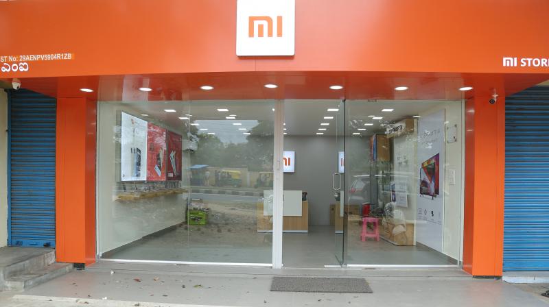 Spanning across an average size of 300 square feet, Mi Stores reflect the design of Xiaomis Mi Home stores.