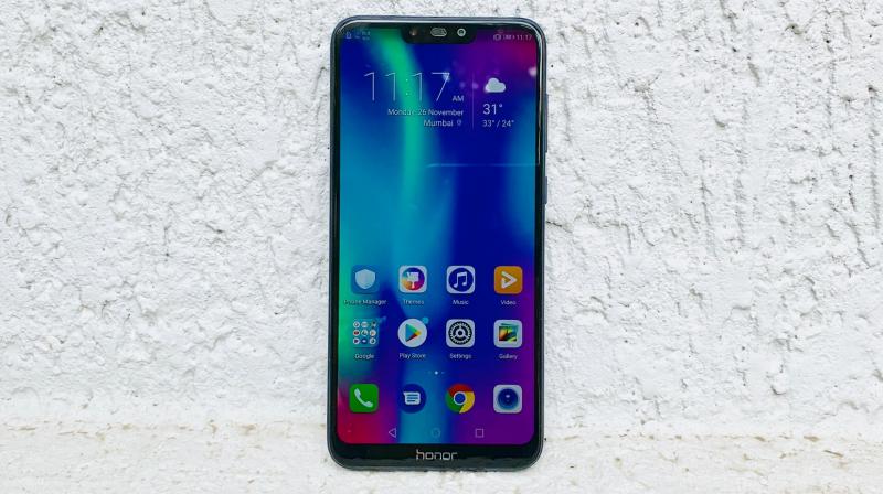 The Honor 8C features an incredibly high screen-to-body ratio that absolutely betrays its price point.