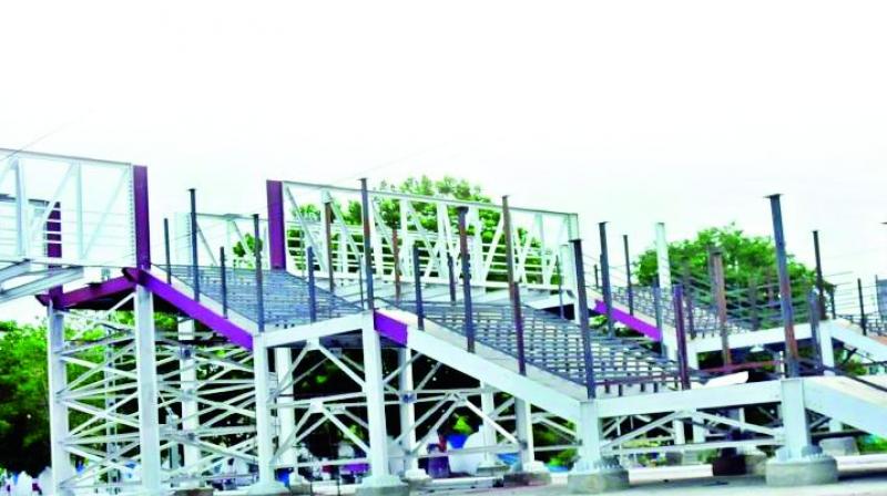 The Greater Hyderabad Municipal Corporations proposal to construct 50 Foot overbridges (FoBs) in the city have not gone down well with experts who said that the project will only benefit contractors and the Rs 9.18 crore spend on them will go waste. (Photo: DC)