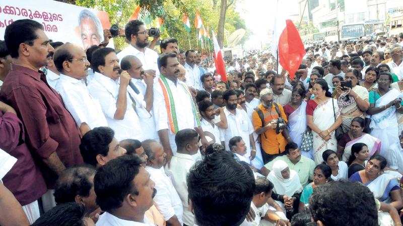 Oppositionl leader Ramesh Chennithala speaks after a UDF rally to secretariat to protest against alleged anti-people policies of the Left government. (photo: A.V. MUZAFAR)