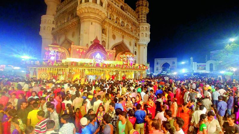 Thousands of devotees offer prayers at the Bhagyalakshmi temple near Charminar in Hyderabad on Wednesday midnight.  (DC)