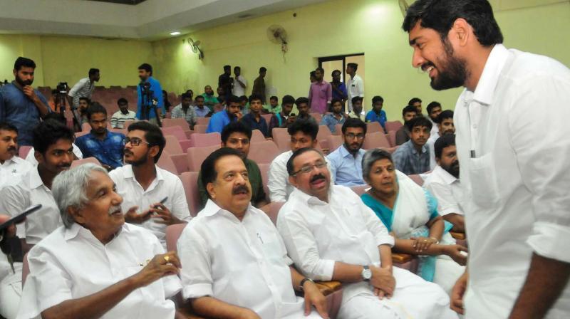 Former Chief Minister Oommen Chandy asks KSU state president K. M. Abhijith to start the 61st birthday celebrations programme on time at Indira Bhavan on Saturday despite several KSU leaders being held up in traffic. Also seen are Opposition Leader Ramesh Chennithala, KPCC president M. M. Hassan and Mahila Congress State president Lathika Subhash. (Photo: A.V. MUZAFAR)