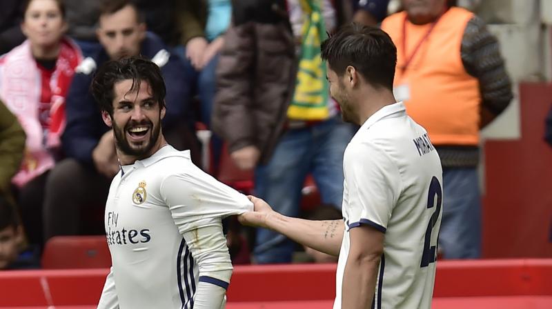 Isco avoided three defenders inside a crowded area before lashing a left-footed strike just inside the top corner of the goal frame. (Photo: AP)