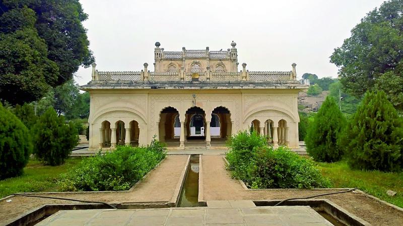 The tomb of Mah Laqa Bai and her mother Raj Kunwar Bai.