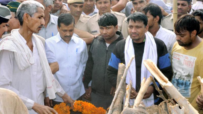 Delhi CM Arvind Kejriwal attends the cremation ceremony of ex-serviceman Ram Kishan Grewal at his village Bamla in Bhiwani, Haryana on Thursday. Grewal allegedly committed suicide over OROP issue. (Photo: PTI)