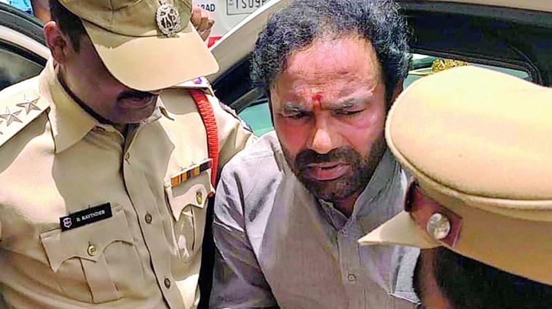 Police arrest BJP legislator  G. Kishan Reddy at Pragathi Bhavan for protesting against the ban on Swami Paripoornanda. (Photo: DC)