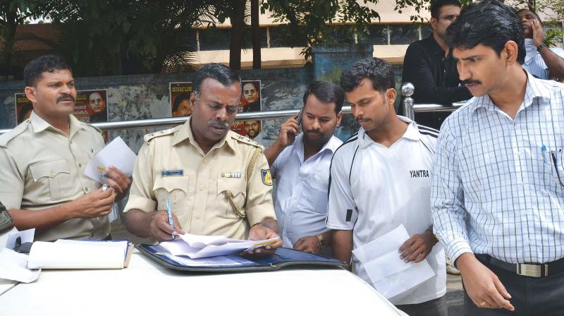 A file photo of policemen checking vehicle documents in Bengaluru.