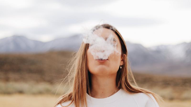 Current smokers more likely to use e-cigarettes than nonsmokers. (Photo: Pexels)