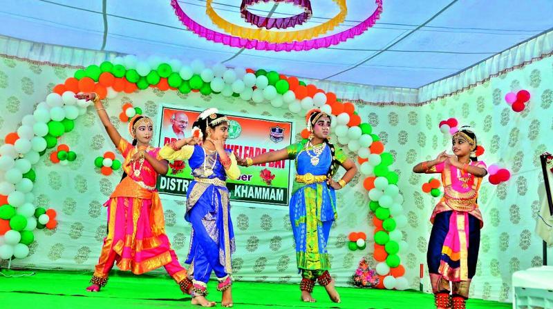 Women prisoners along with their children put up dance performances during the Welfare Day on Tuesday.