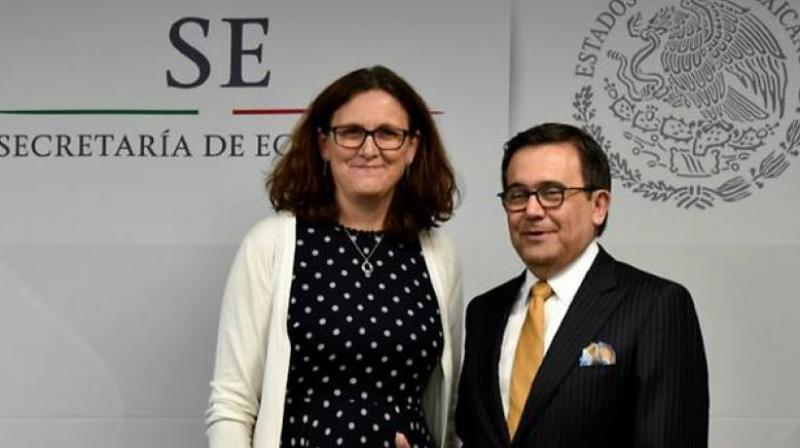 The EU and Mexico released a statement, about an agreement in principle over trade, from EU Trade Commissioner Cecilia Malmstrom (L), Mexico Economy Minister Ildefonso Guajardo Villarreal (R). (Photo: AFP)