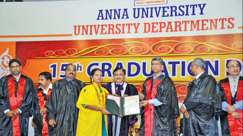 IISc director Anurag Kumar and Anna University  Vice-Chancellor M.K. Surappa distributing degree  certificates. (Image DC)