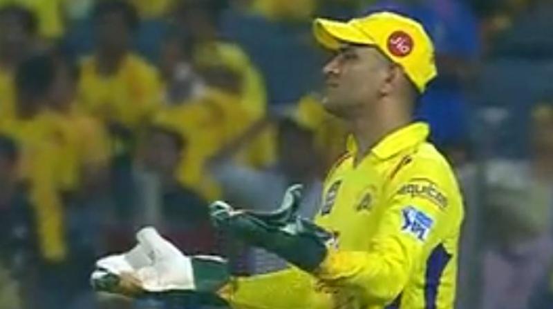 Captain Cool MS Dhoni lost his cool in the last ball of the 19th over after Vijay Shankar smashed a six off Dwayne Bravos delivery. (Photo: Screengrab)