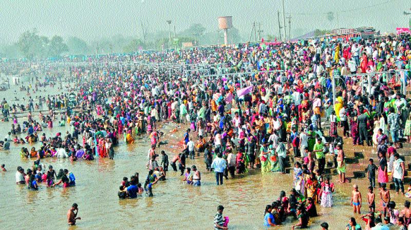 Huge crowd seen taking a holy dip in Jampanna Vagu on the first day of Medaram Jatara.