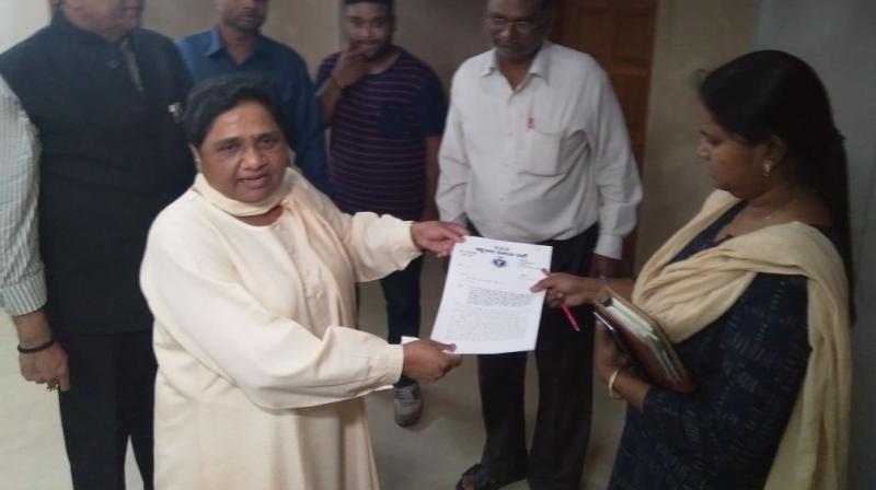 BSP Chief Mayawati hands over the charge of her government bungalow. (Photo: ANI/Twitter)
