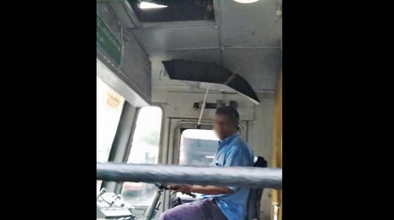 A bus driver has fixed an umbrella on the roof of his bus to prevent water from dripping inside. (Photo:DC)