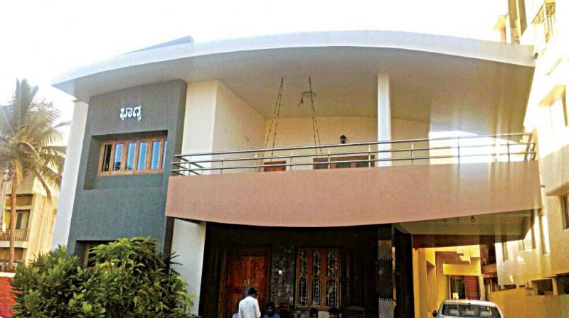 The house of Sanath Kumar, director, Gomatesh Vidyapeeth, in Belagavi which was attacked on Monday 	(Photo:  DC)