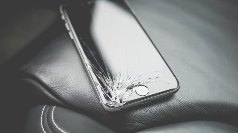 The consumers wish for a device that looks sleek and stylish is greater than his wish for a device thats bulky but strong enough to survive daily abuse in real life. (image: pexels)