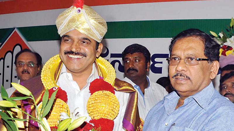 AICC General Secretary and Karnataka in-charge K.C. Venugopal being felicitated by KPCC president Dr G. Parameshwar at the party office in Bengaluru on Monday. (Photo: DC)