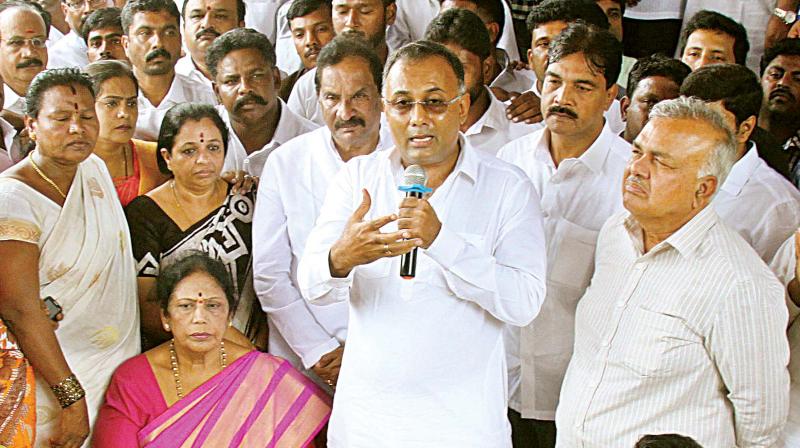 KPCC working president Dinesh Gundurao speaks at a protest by Congress workers in Bengaluru on Thursday 	 DC