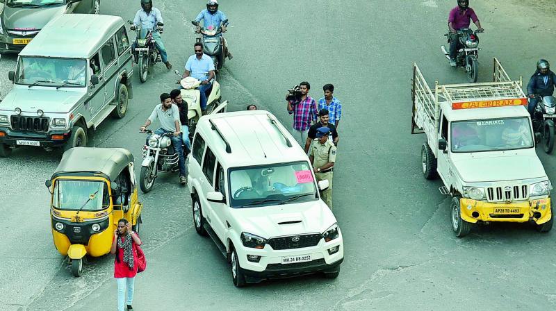 Police check vehicles in the middle of the road due to the upcoming elections at KPHB Colony on Thursday. (inset) Ahmed and Muneer caught transporting money.	 PAVAN