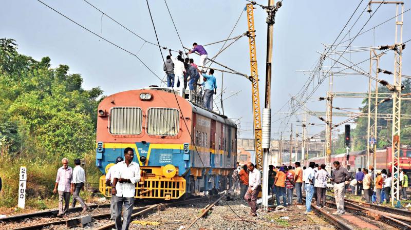 Railway officials fixing the derailed suburban train. (Photo: DC)