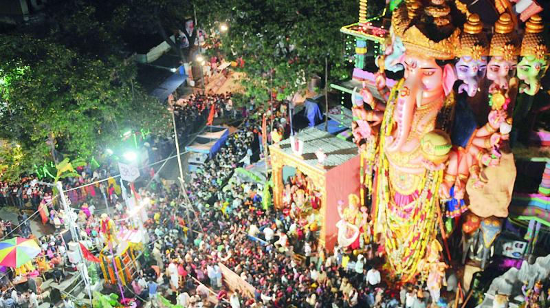 A huge crowd gathers to take blessing from Lord Ganesha of Khairatabad on the final day of Ganesh Chaturthi on Saturday. 	  Image: Deepak Deshpande