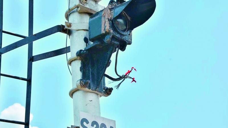 The signal that was tampered with by the dacoits.