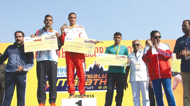 Bahadur Dhoni and Jyoti Gowate bagged the top prize in the elite men and womens full marathon event in the Sriram Properties Bengaluru Marathon held in the city.