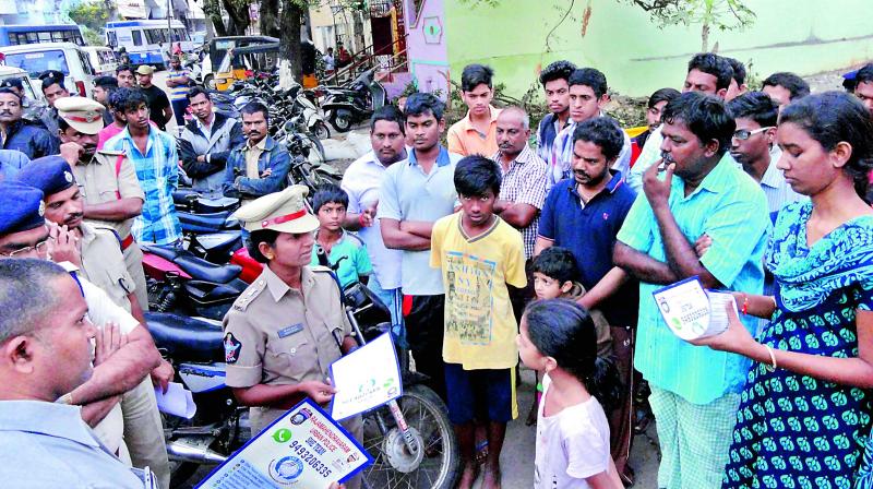 Urban SP B. Rajakumari interacts with people during a cordon and search operation at Rajendranagar in Rajahmundry on Sunday.	(Photo: DC )