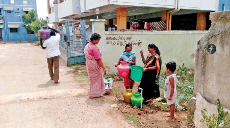 People fill water in their plastic pots in newly installed drinking water tap in VGN Nagar on Sunday. (Photo:DC)