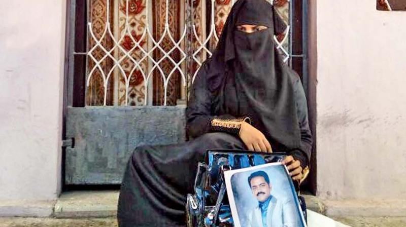 Nasreen with her husband Habeebs picture protests outside the house at Tambaram Tuesday. (Photo: DC)