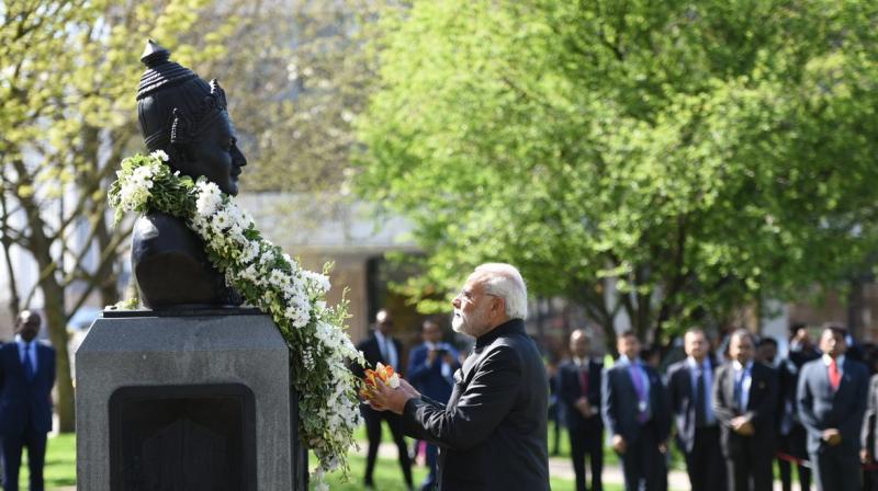 Prime Minister Narendra Modi pays tributes to Bhagwan Basaveshwara in London. (Photo: Twitter | @PMOIndia)