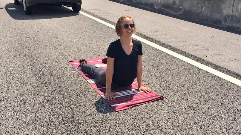 Kristin Bjornsen got fed up with the traffic on a Miami highway and struck the pose. (Photo: Twitter)