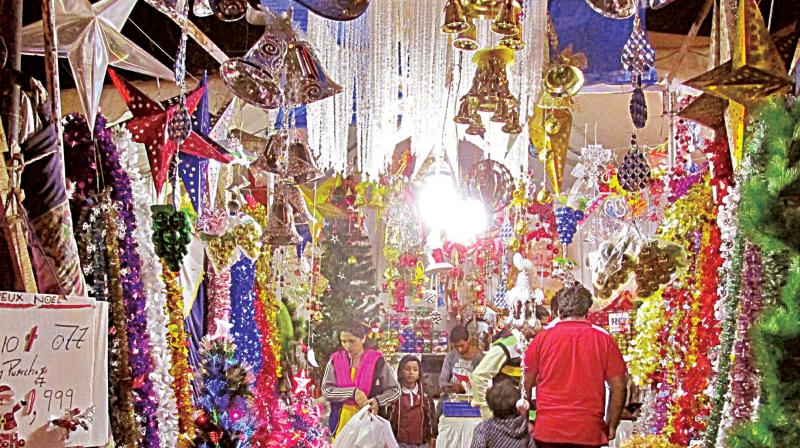 The Central Business District (CBD) area in the city which is MG Road, Brigade Road, Commercial Street, Vital Mallya road and surrounding areas were crowded with shoppers. (Photo: DC)