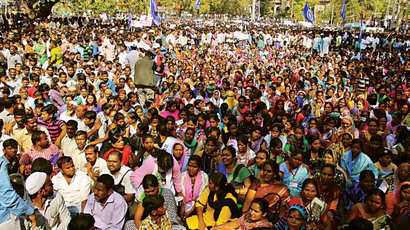 Members of various organisations protest in Vijayapura on Saturday seeking justice for the kin of the minor girl who was raped and murdered a few days ago. (photo: DC)