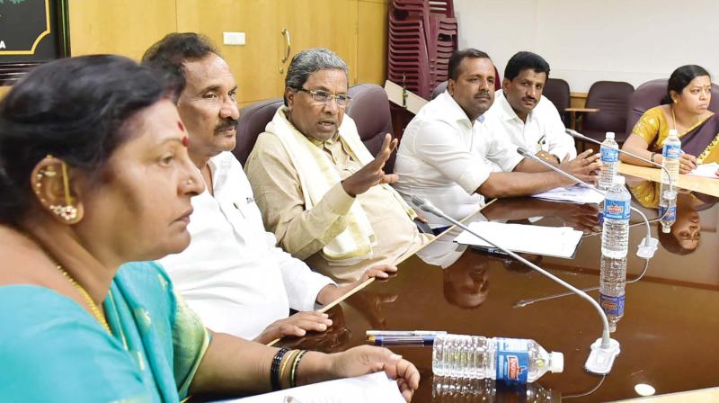 Chief Minister Siddaramaiah, ministers K.J. George and U.T. Khader and Bengaluru mayor G. Padmavathi at a meeting in the city on Tuesday to discuss the launch of Indira Canteen.