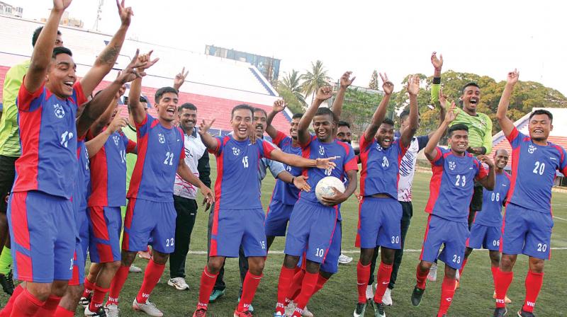 MEG & Centre players celebrate after winning the BDFA Super Division title (Photo: R. SAMUEL)