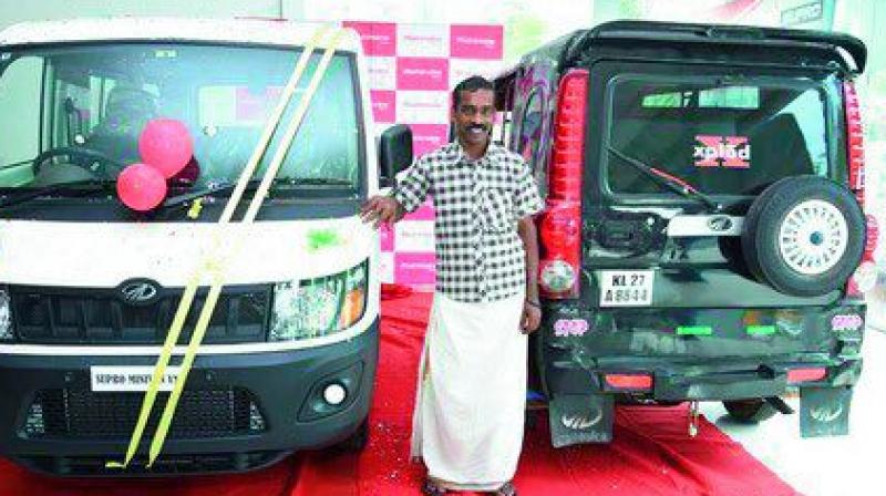 Thiruvalla-based Sunil was gited a Mahindra Supro by Anand Mahindra for his modified auto (Photo: via web)