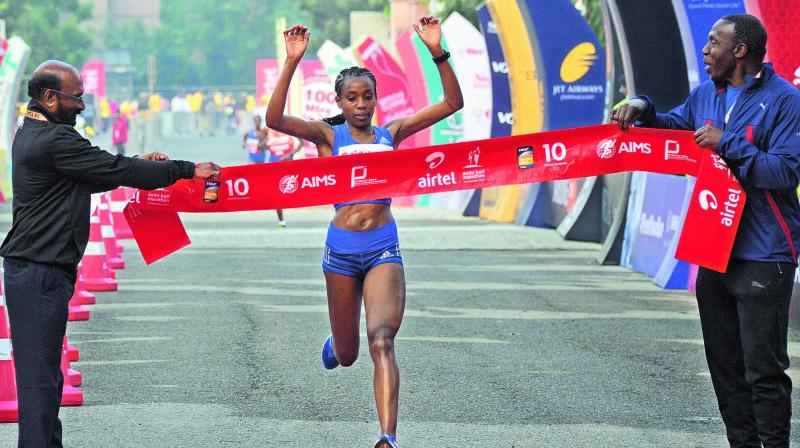 Ethiopias Almaz Ayana crosses the finish line to win the Delhi Half Marathon on Sunday.(Photo: Biplab Banerjee)