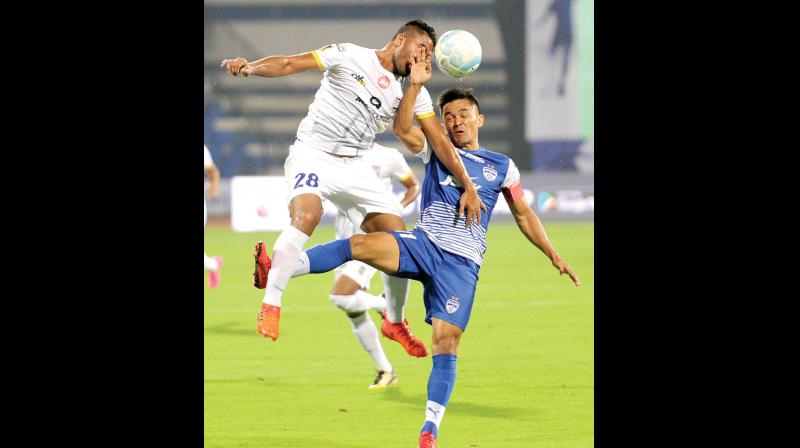 Bengaluru FCs Sunil Chettri (right) and Mumbai City FCs Sehnaj Singh vie for the ball in their match on Sunday. (Photo: R. Samuel)
